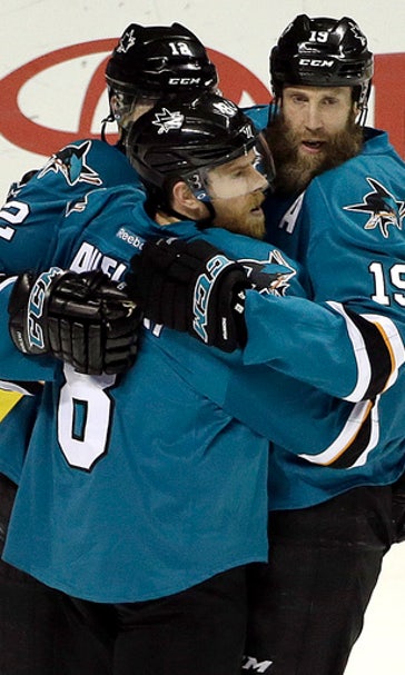 Sharks dominate from start in 5-0 Game 7 win vs. Predators